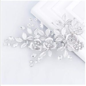 🚫SOLD🚫Bridal hair clip
